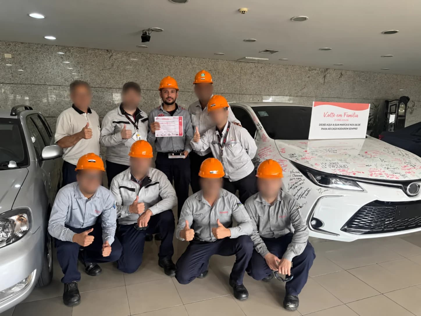 Equipe reunida após um reconhecimento profissional